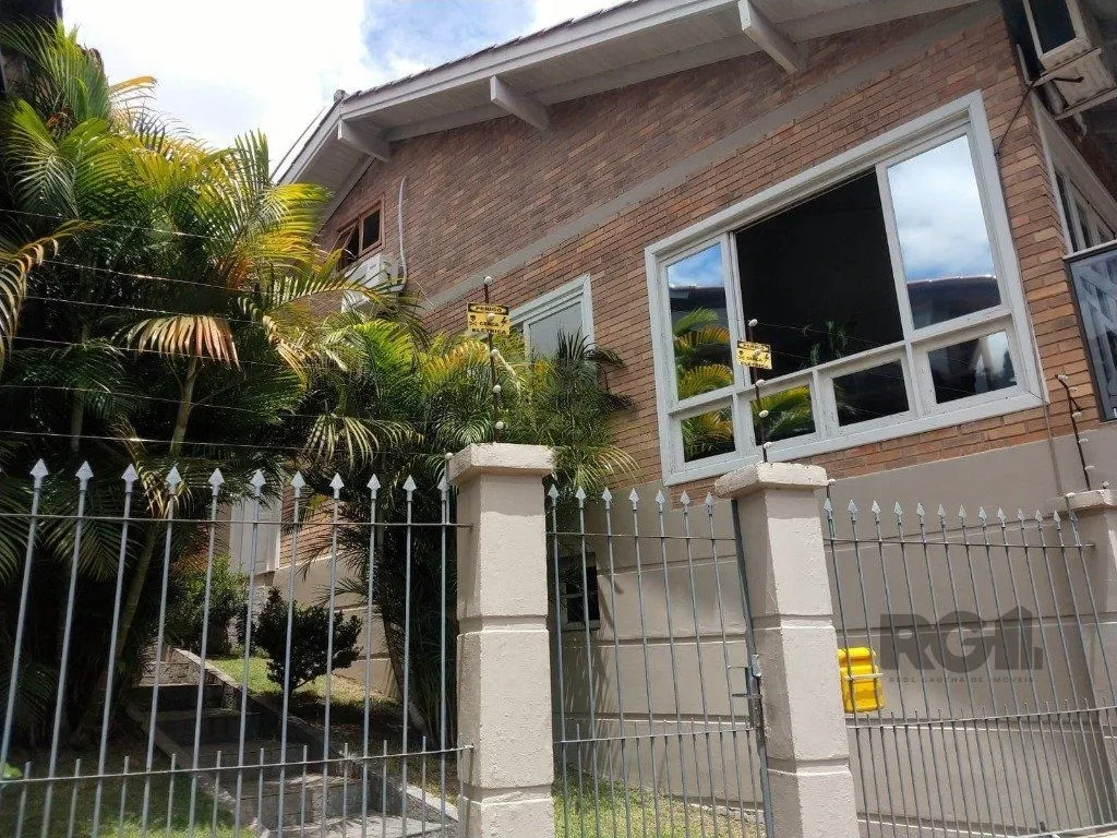 Imagem Casa com 3 dormitórios no bairro Ipanema