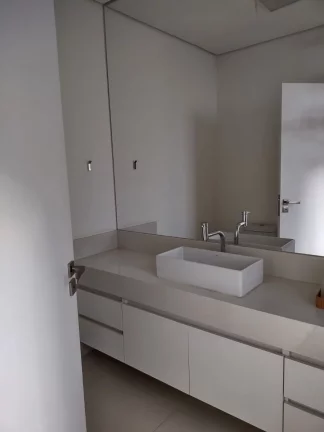 Imagem Casa Moderna em Condomínio  Segurança e Lazer