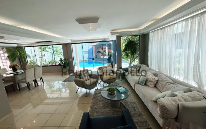 Imagem Casa espetacular à venda em Condomínio na Granja Viana