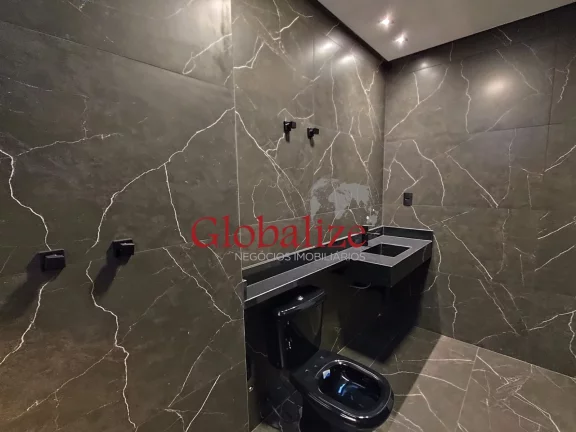 Imagem Casa sobreposta alta à venda com 280m², 3 suites, quadra da praia por R$1.940.000,00 no Embaré em Santos