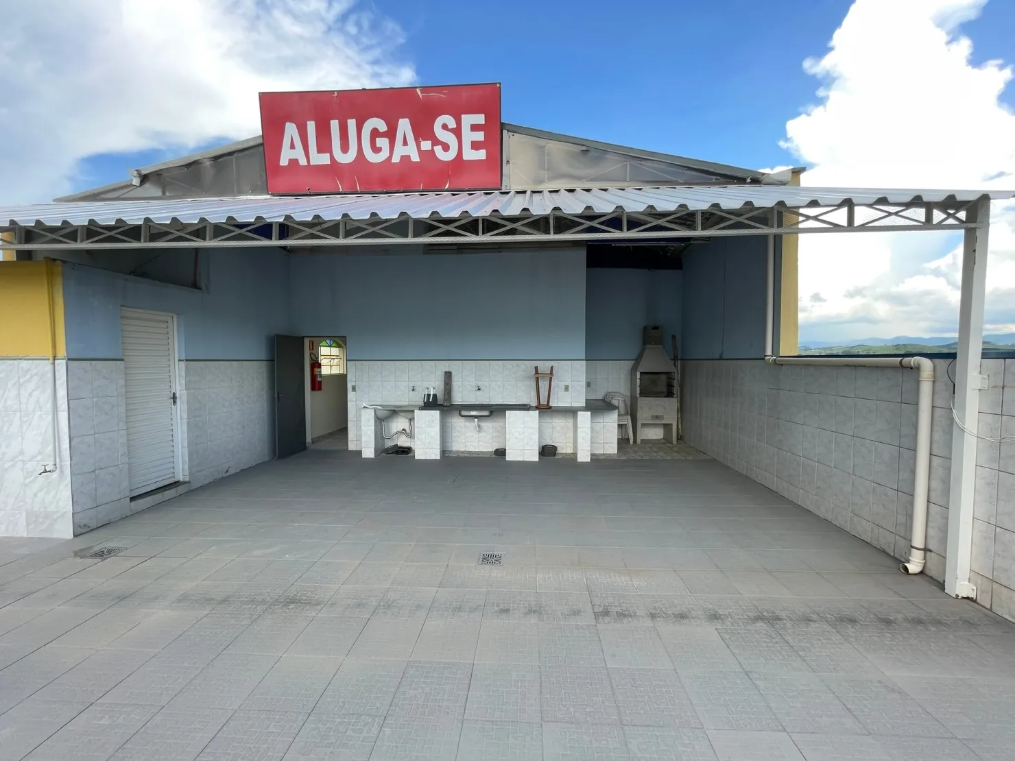 Imagem Prédio inteiro com 04 aptos e salão comercial - J.do Vale, Guaratinguetá - SP
