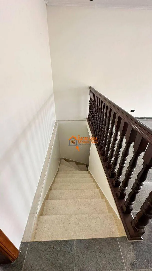 Imagem Casa Sobreposta com Piscina em Localização Privilegiada | 390 m² de Terreno