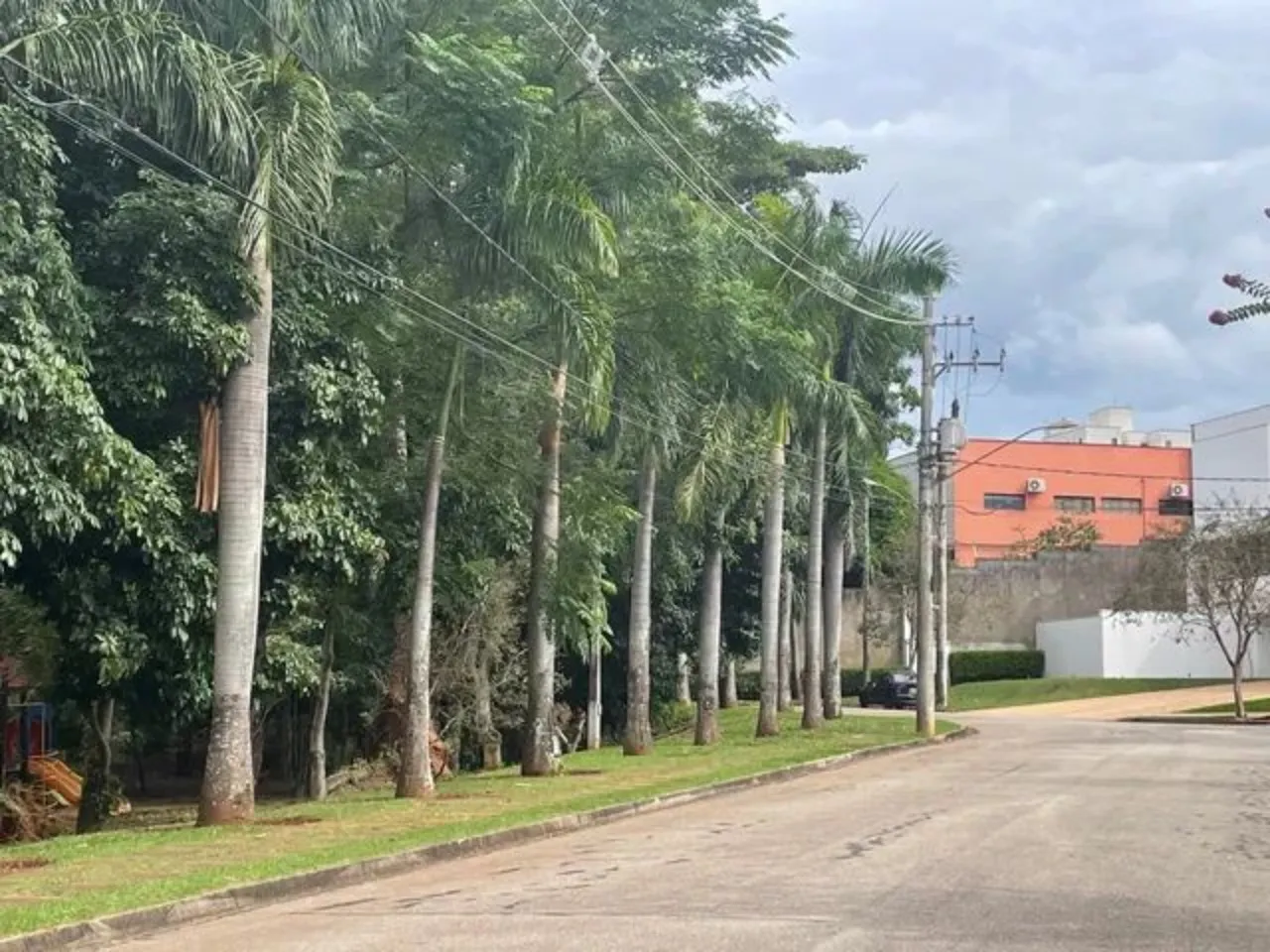 Imagem Terreno em Condomínio de Luxo em Sorocaba-SP, Bairro Jardim Eltonville 410m² de Área