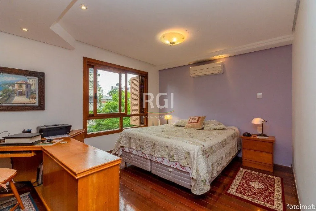 Imagem Cobertura para Venda - 248.34m², 3 dormitórios, sendo 1 suites, 3 vagas - Petrópolis