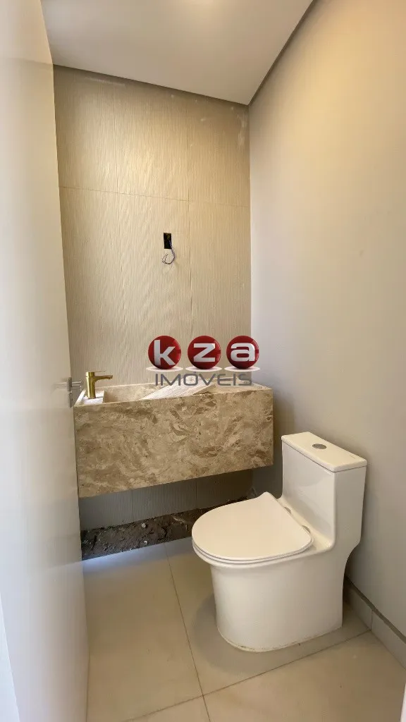 Imagem Casa de luxo em condomínio: 3 quartos, 3 suítes, 2 salas, 4 banheiros, 2 vagas, 157,49m² em Valinhos-SP.