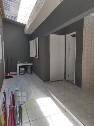 Imagem Casa de 2 dormitórios, 2 banheiros, 2 vagas, com 155m² em Taboão, São Bernardo do Campo