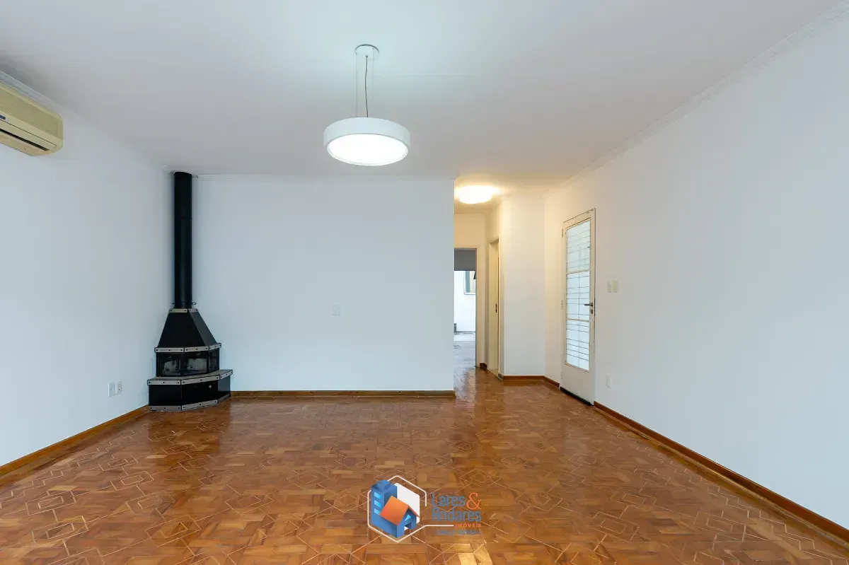 Imagem Casa para venda em Perdizes com 4 quartos, sendo 1 suíte, 171m²