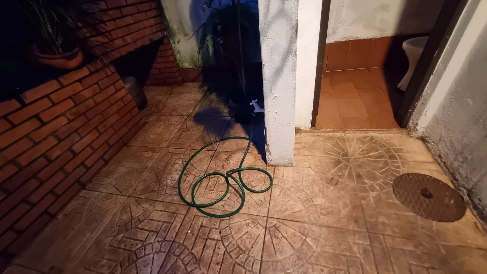 Imagem Casa Sobrado Residencial de 3 dormitórios para venda, 1 vaga de garagem fechada no bairro Cidade Baixa em Porto Alegre/RS.