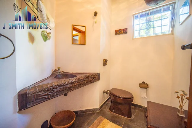 Imagem Casa com 5 Suítes para venda, em rua fechada na Granja Viana - Cotia