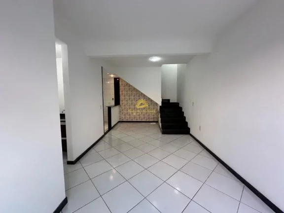 Imagem Descubra a tranquilidade e a conveniência de morar em uma casa duplex charmosa e completa em Guarap...