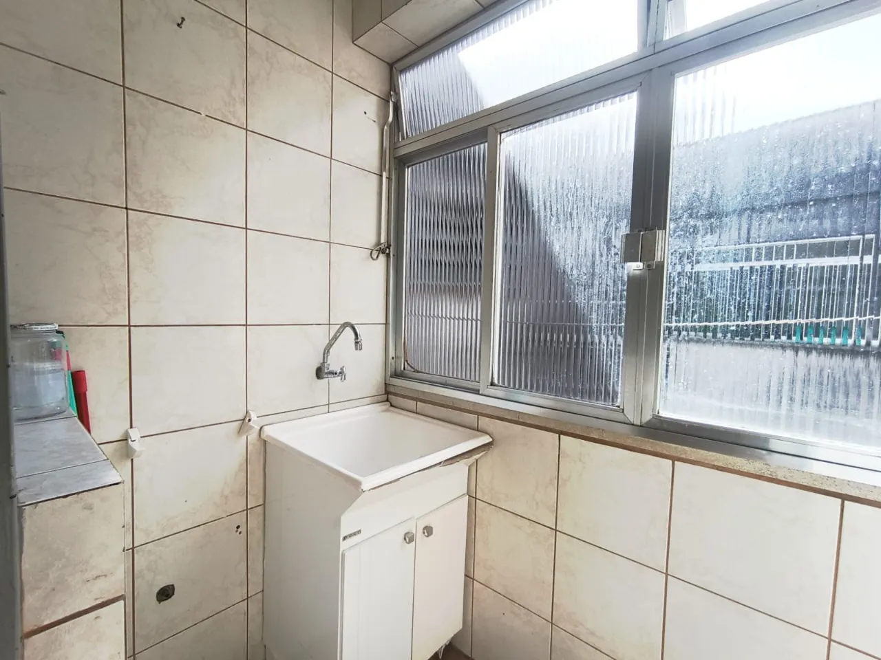 Imagem Apartamento de 2 dormitórios para locação no bairro Menino Deus, na Rua Barão do Gravataí. Um i...