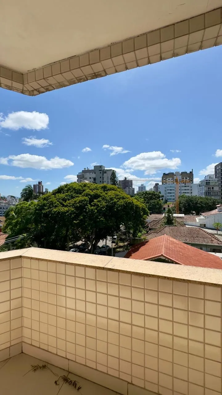 Imagem MÁFFER IMÓVEIS ALUGA Magnífico apartamento de 4 dormitórios - Auxiliadora | Porto Alegre Rua General Couto de Magalhães 2 vagas de garagem Vista espetacular para o Guaíba