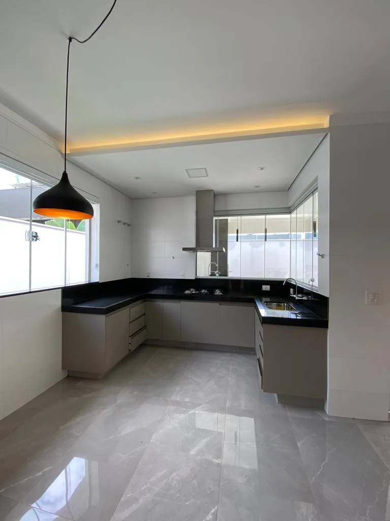 Imagem Casa à venda, Jardim Três Colinas, com 4 quartos, 306m2