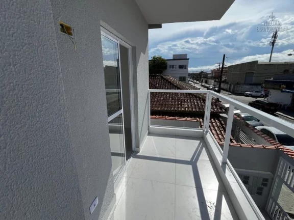 Imagem Casa de condomínio na Vila Tupi, 2 Dormitórios com Suíte! Sobreposta com Sacada!