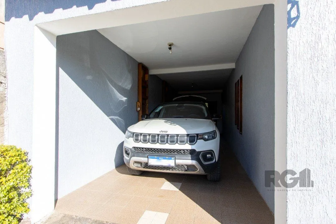 Imagem Casa para Venda - 300m², 3 dormitórios, sendo 1 suites, 4 vagas - Tristeza