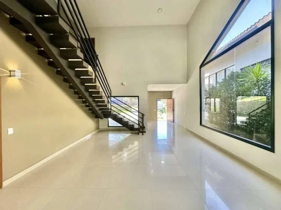 Imagem Cond. Vintage - Moderna, rua tranquila, 4 suítes (1 no térreo), piscina!