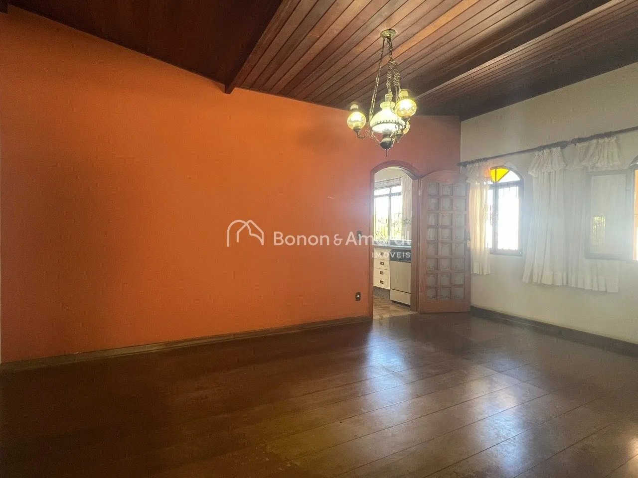 Imagem Ampla casa de 5 quartos no Mansões Santo Antônio