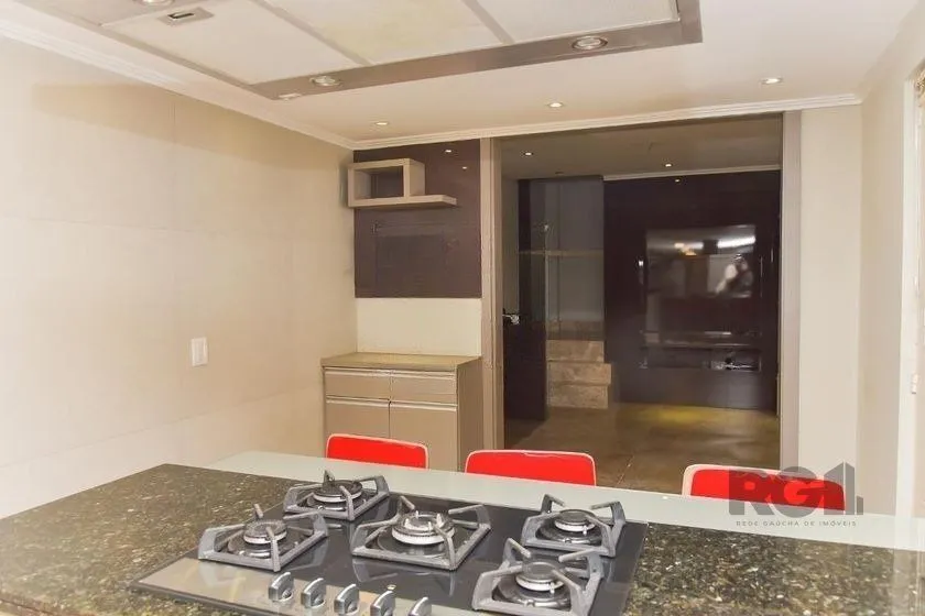 Imagem Casa de 197m² - 5 dormitórios, 3 vagas no bairro Rubem Berta