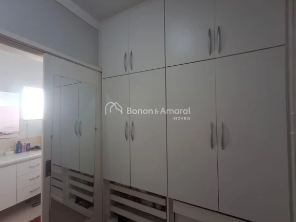 Imagem Este lindo imóvel conta com 3 dormitórios, sendo 1 suíte, todos equipados com ar-condicionado, as...