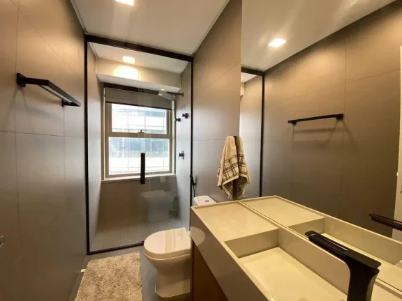 Imagem Apartamento mobiliado com 5 dormitórios sendo 4 suítes e 3 vagas de garagem em Balneário Camboriú