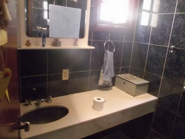 Imagem Casa com 03 quartos em terreno de 13:20 x 7501, no bairro Medianeira