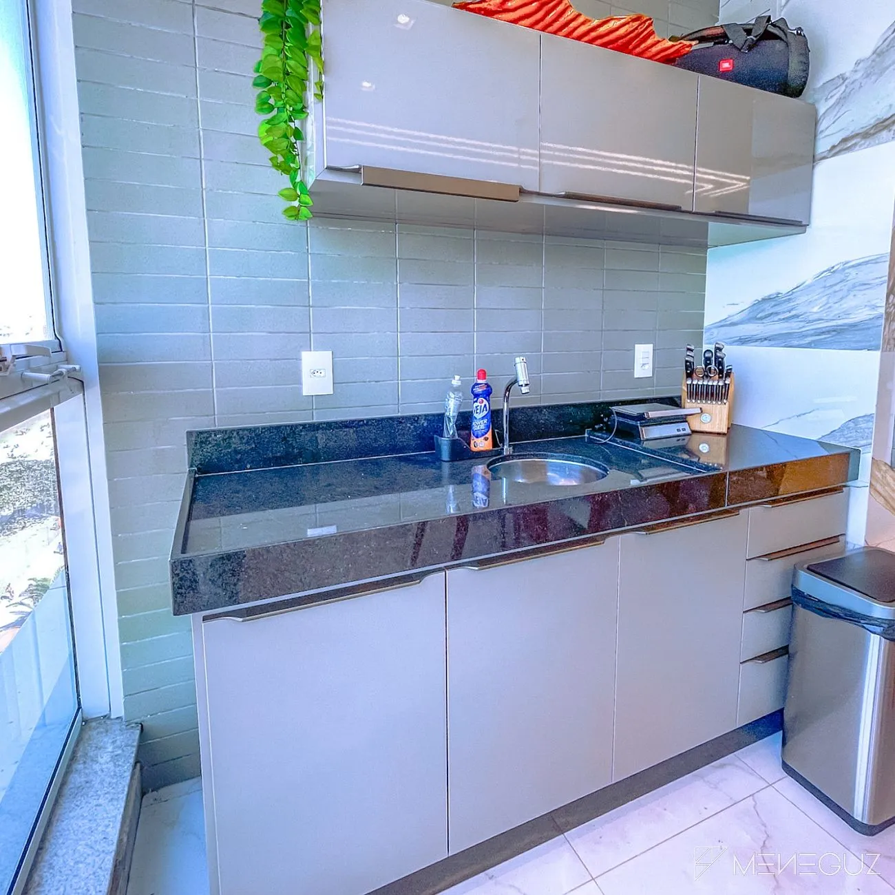 Imagem Apartamento 3 Quartos a venda de para Frente Mar da Praia do Morro finamente mobiliado e decorado