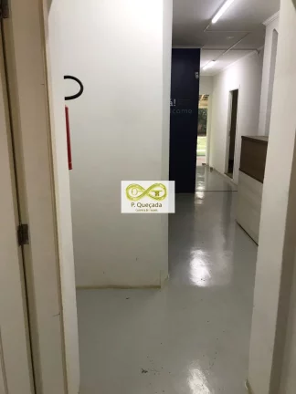 Foto do imóvel Sala comercial com 9 salas e 5 banheiros disponível para locação!