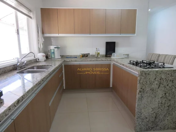 Imagem Casa térrea, com piscina, muito bem conservada e moderna com 600m² de terreno e 300m² de construção com 04 suítes. Estuda Permuta