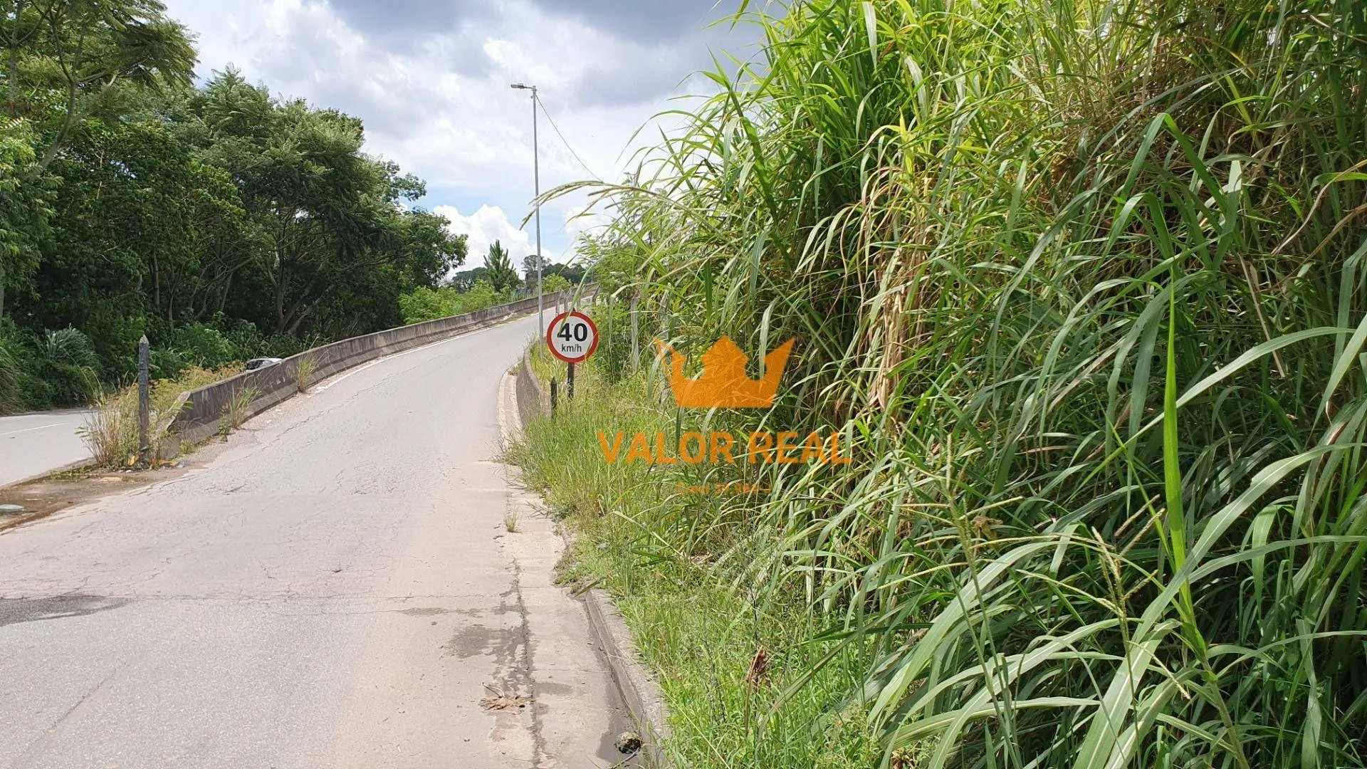 Imagem Terreno Estratégico à Venda ou Locação: Potencialize Seus Negócios na Marginal do Rio Jundiaí. Aceita permuta