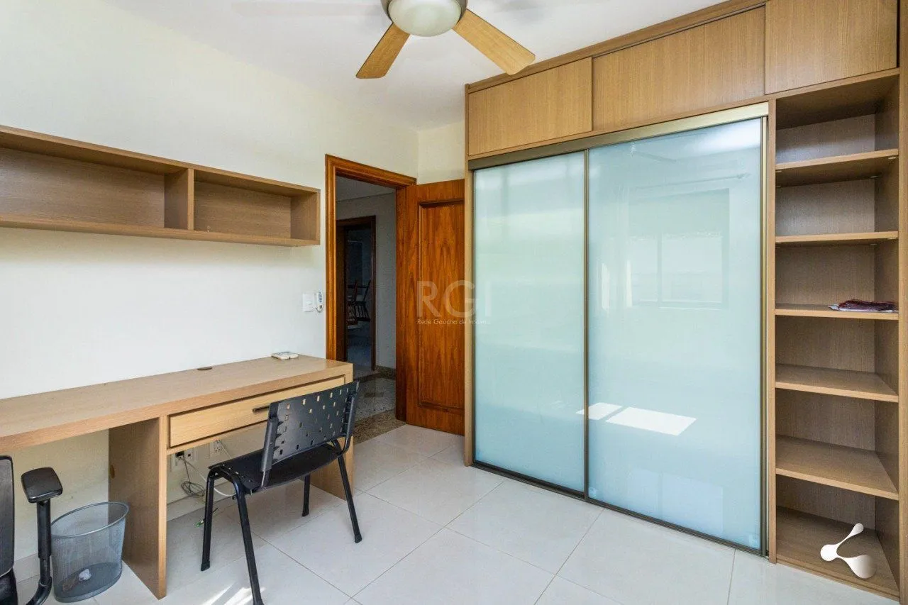 Imagem 195m churrasqueira, 3 suites, 4 vagas semimobiliado no bairro Rio Branco, Poa/RS