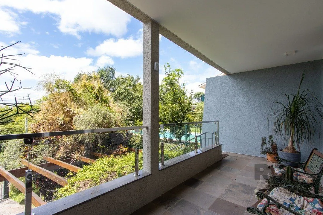 Imagem Sobrado com vista para Rio, 3 quartos, 2 suites, pátio, piscina, vaga para 4 carros - Bairro Vila Assunção