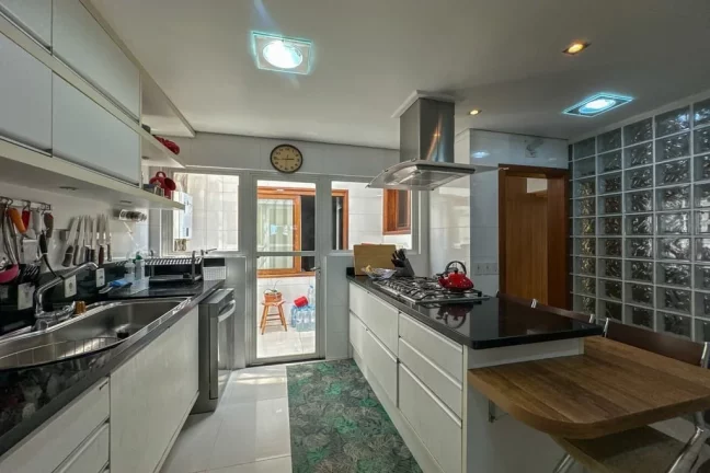 Imagem Casa para venda no bairro Três Figueiras em Porto Alegre