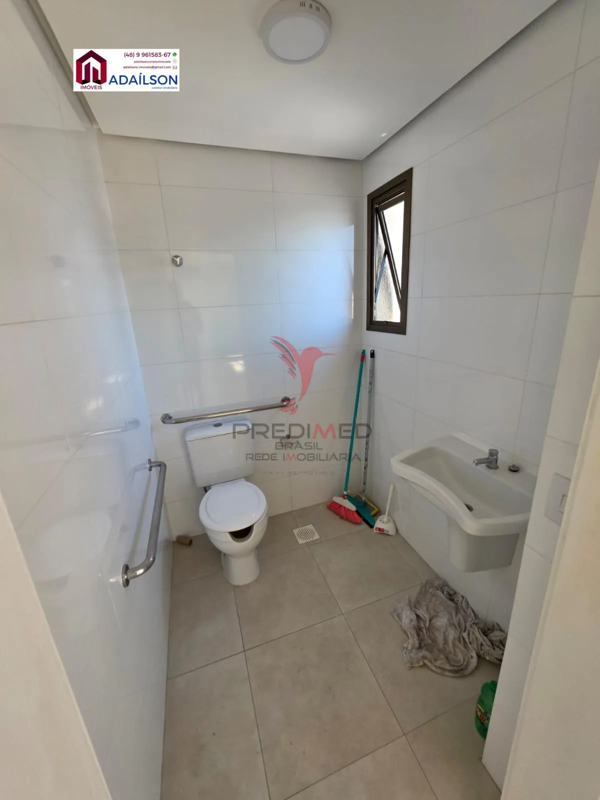 Imagem Sala comercial a venda em São José SC com garagem coberta, excelente localização