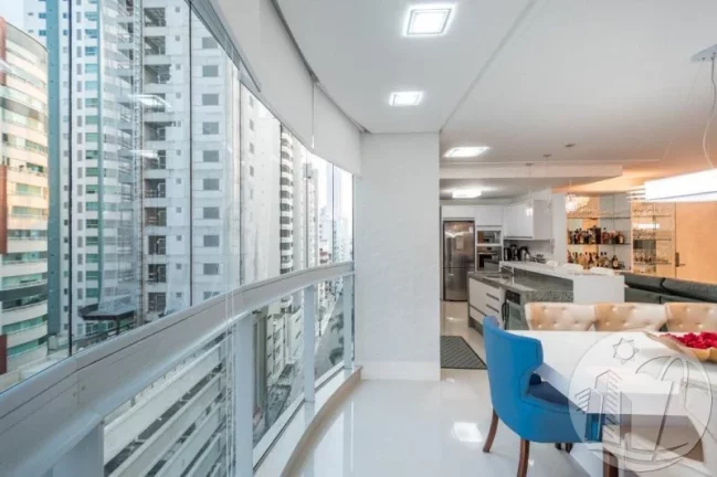 Imagem Apartamento Mobiliado e decorado 3 Suítes 4 vagas a 3 minutos a pé da praia