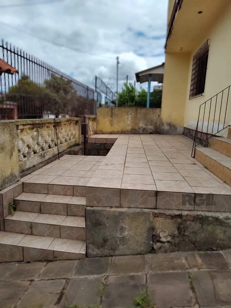 Imagem Casa para Venda - 247.37m², 4 dormitórios, 4 vagas - Partenon
