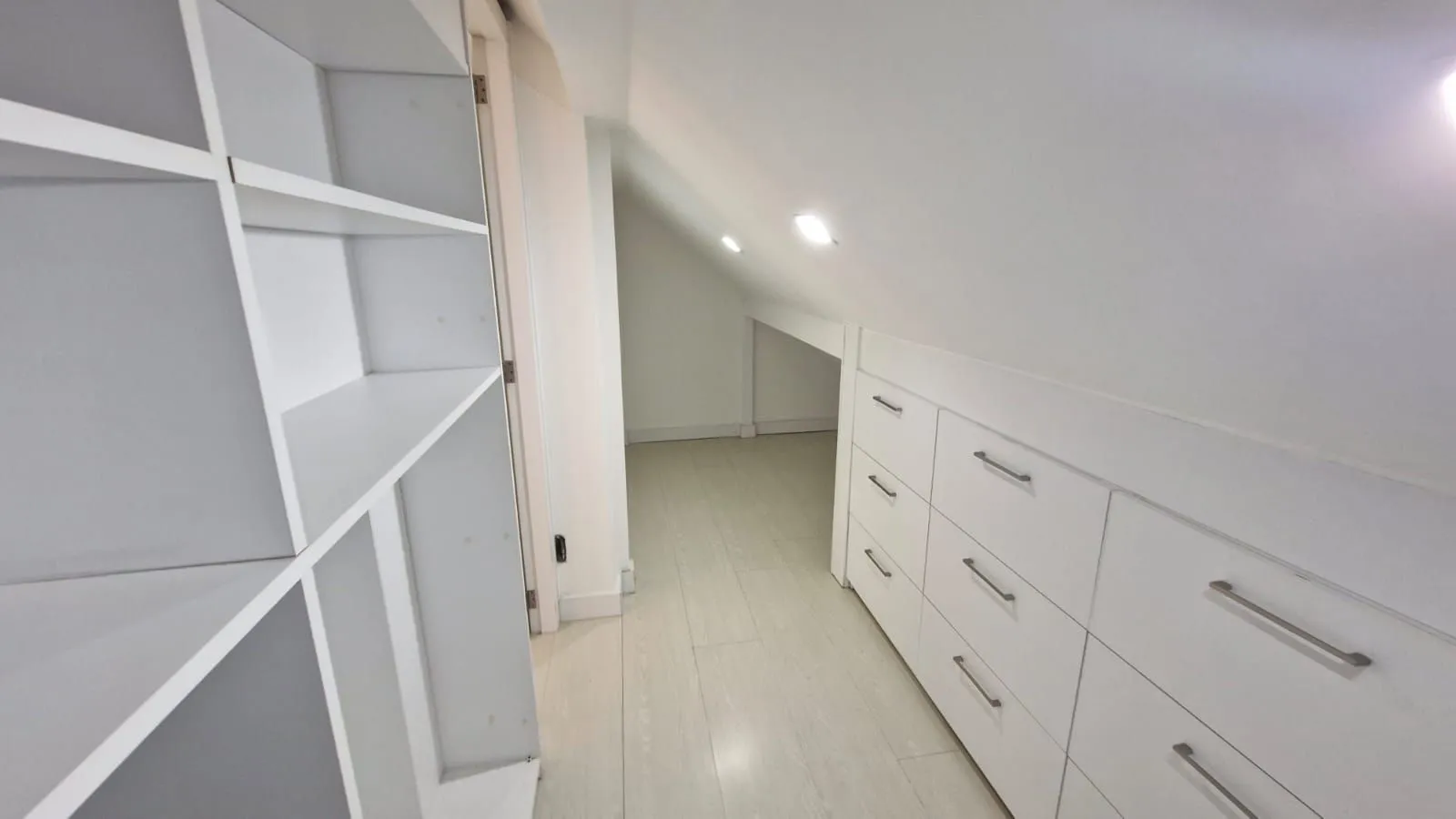 Imagem Casa em Condominio fechado, 5 dormitórios com infraestrutura completa