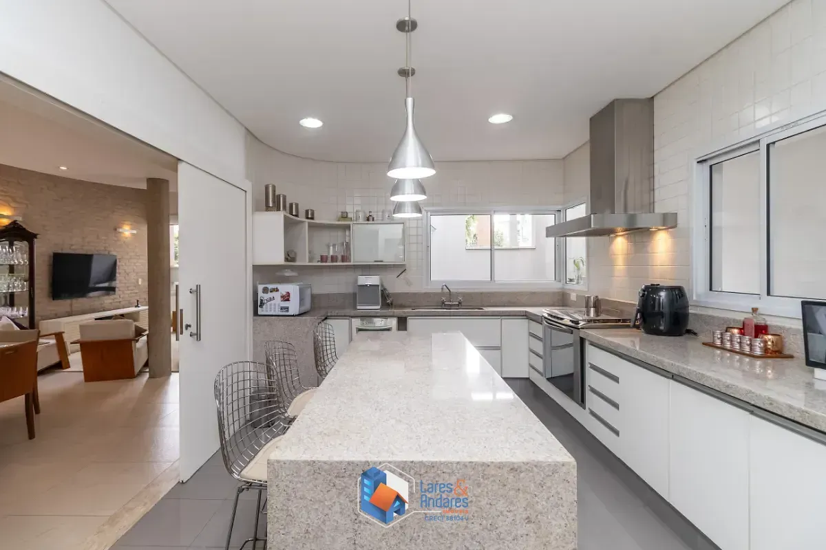 Imagem Sobrado para venda em Jardim Franca com 3 quartos, sendo 3 suítes, 400m²