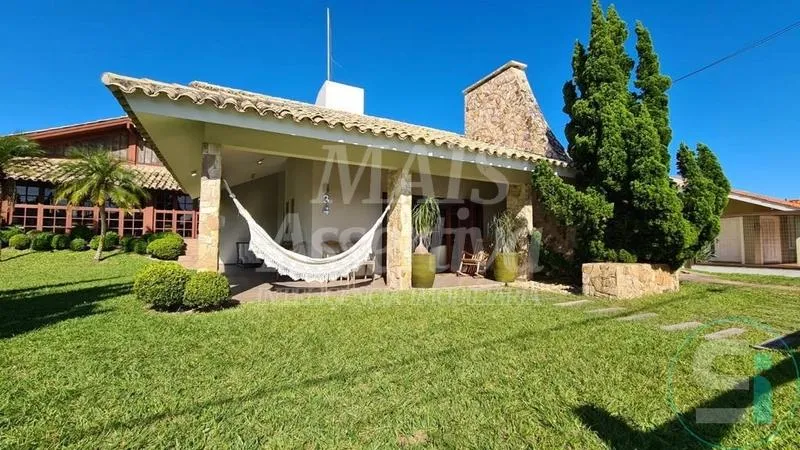 Imagem Casa mobiliada com 06 dormitórios em Xangrilá Atlântida