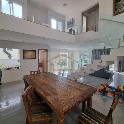 Imagem Linda!!! Casa com 3 quartos sendo Duas Semi Suítes, 4 vagas