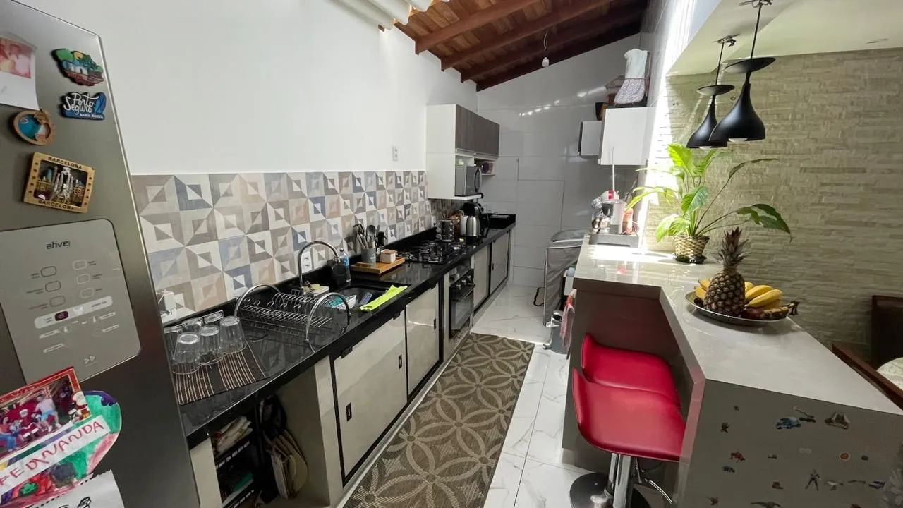 Imagem Casa com 3 dormitórios no bairro Humaitá