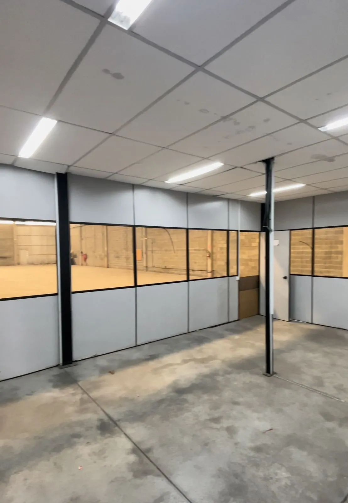 Imagem Galpão Industrial 1000m² - Próximo a Prefeitura de Sorocaba