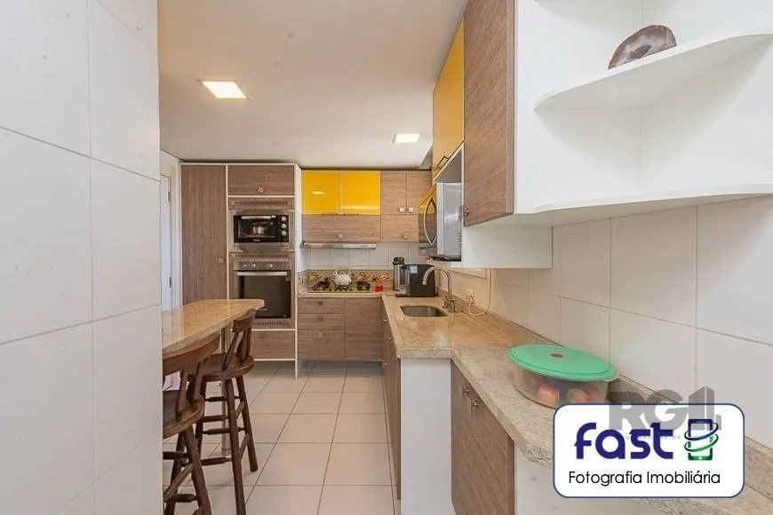 Imagem Vende Excelente Apartamento no Bairro - Jardim do Salso - Porto Alegre