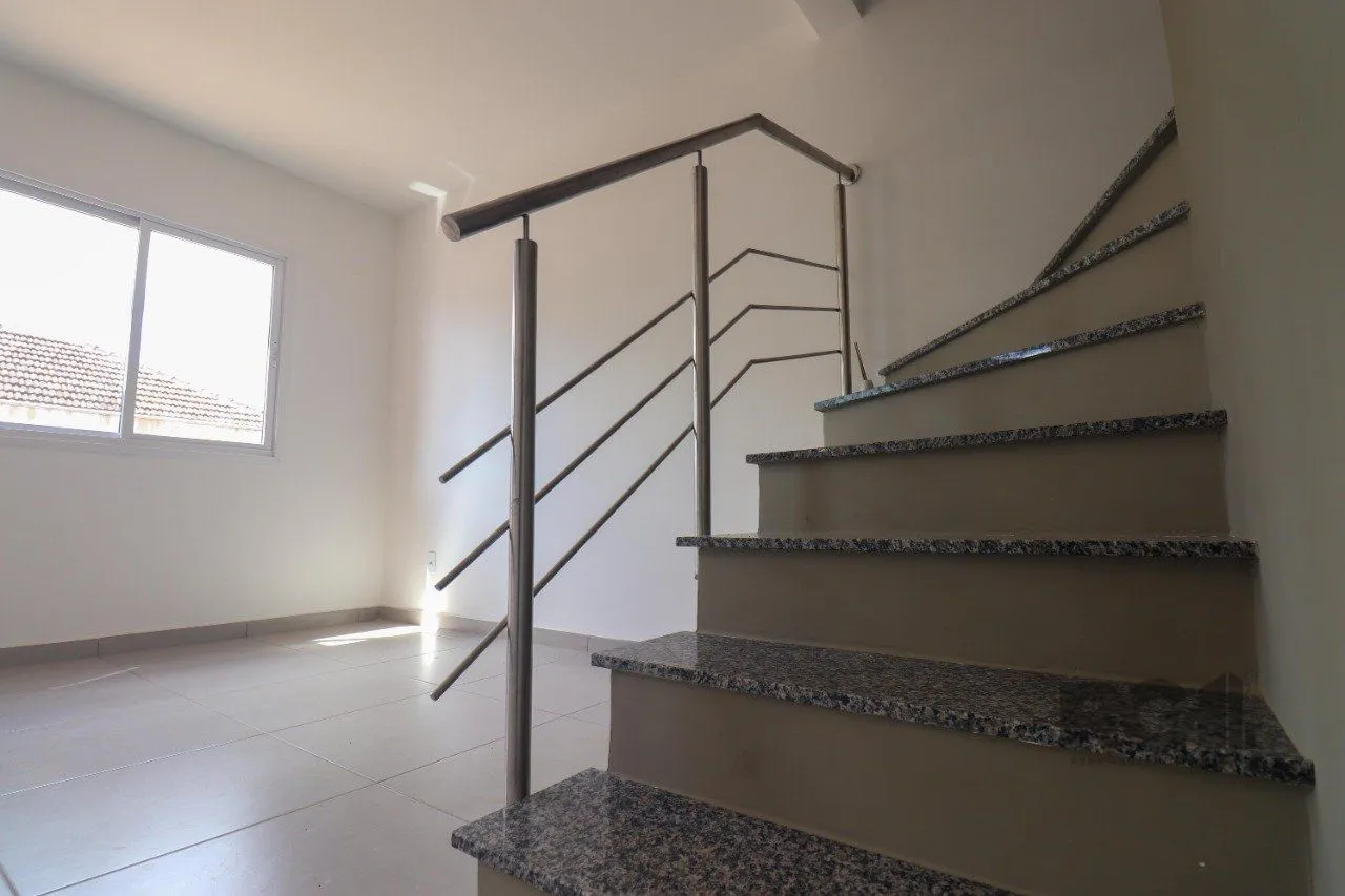 Imagem CASA ESTILO SOBRADO COM 2 QUARTOS E PÁTIO, À VENDA NO BAIRRO VILA NOVA, EM PORTO ALEGRE/RS