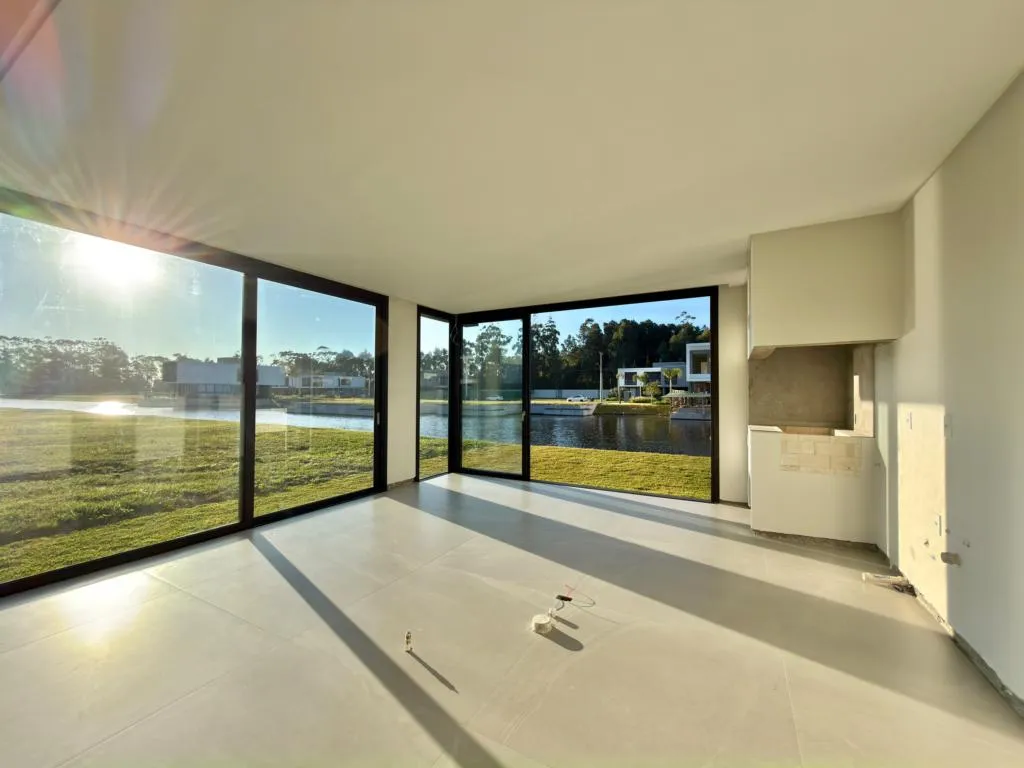 Imagem Casa 4 Dormitórios - Bairro Atlantida