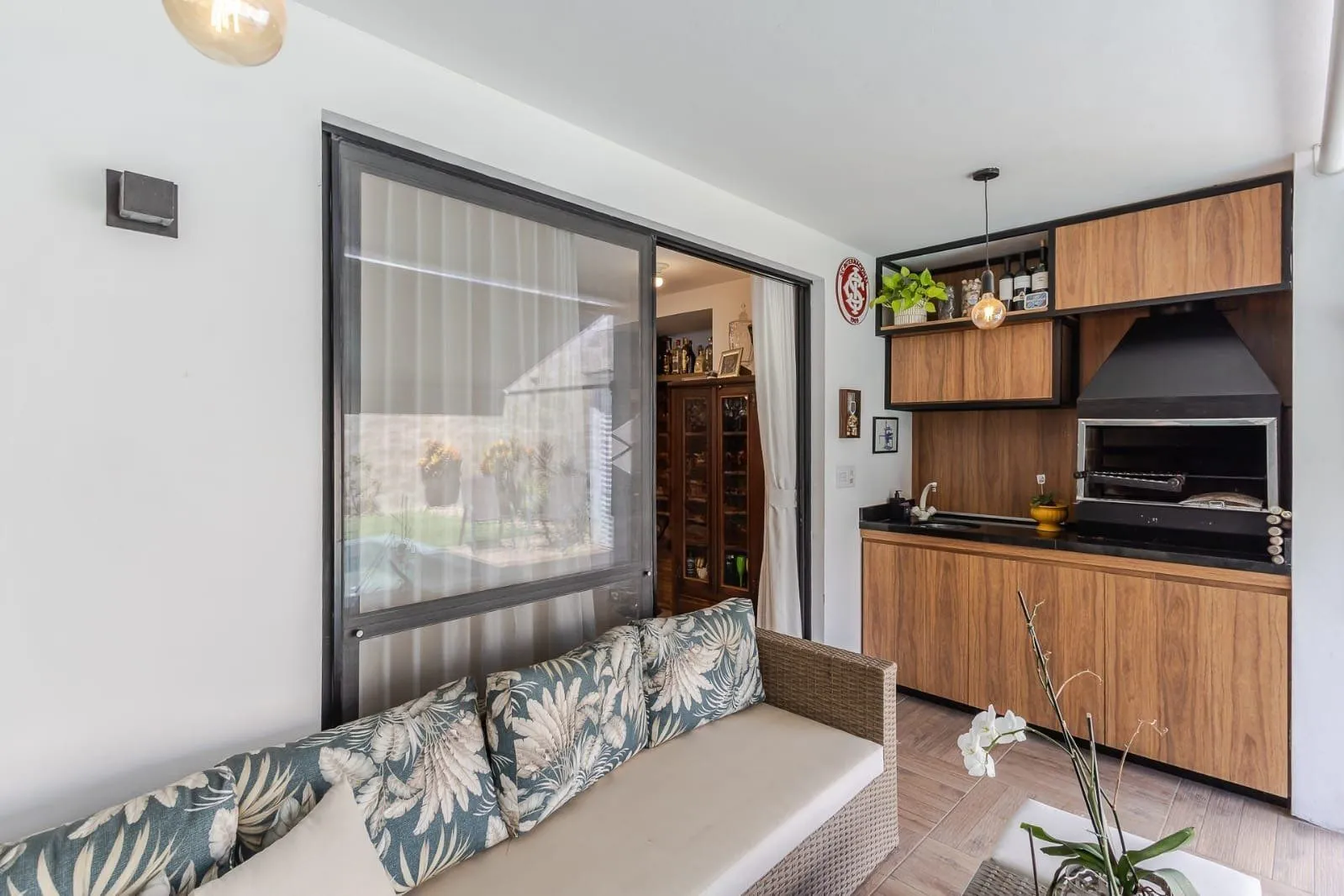 Imagem Casa em Condomínio com 3 quartos, 3 vagas e 184m² para vender por R$ 1.180.000 Rua Adriano Pereira Da Silva - Vila Nova, Porto Alegre