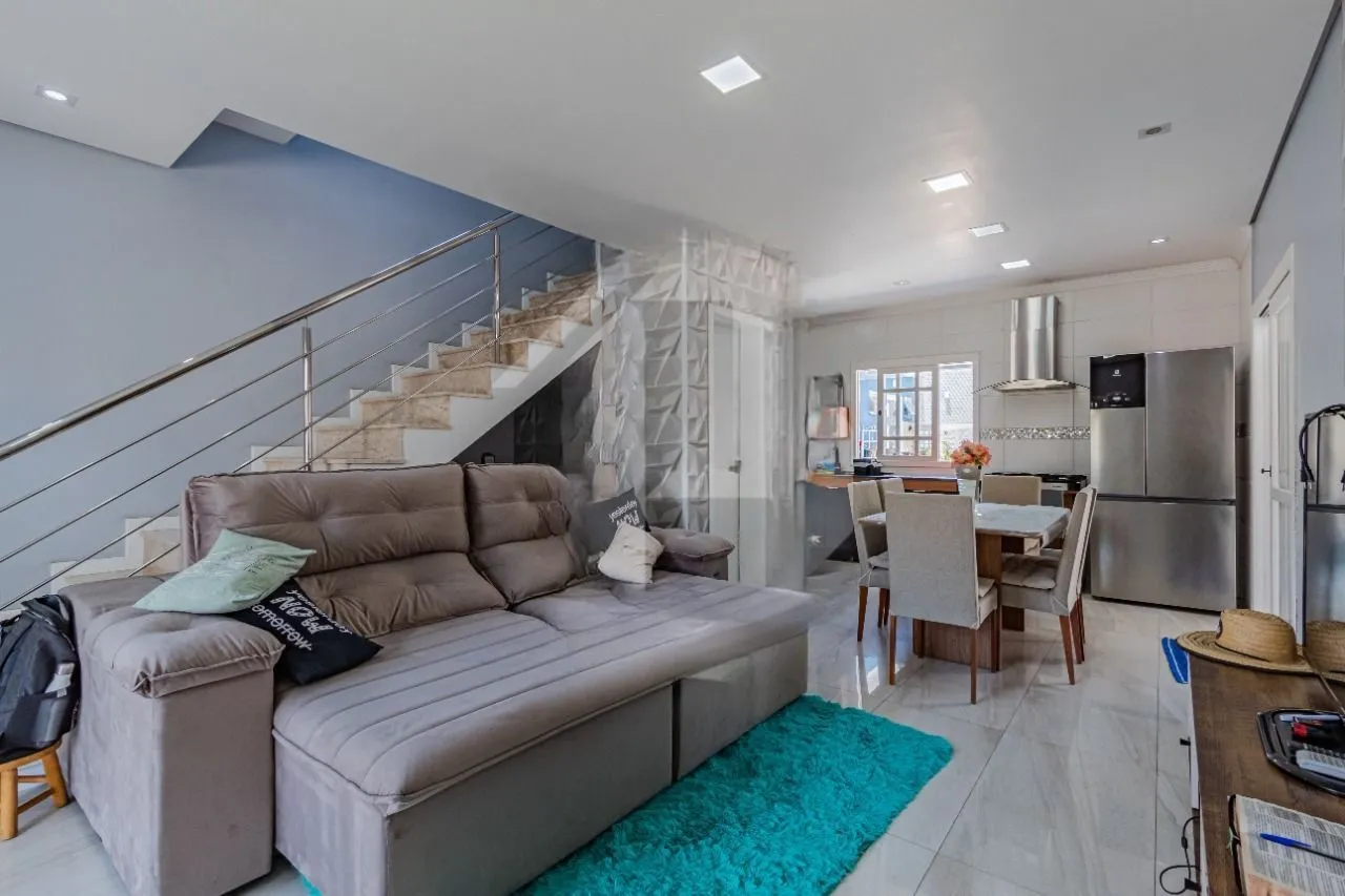 Imagem Casa com piscina e 3 quartos à venda em Cachoeirinha