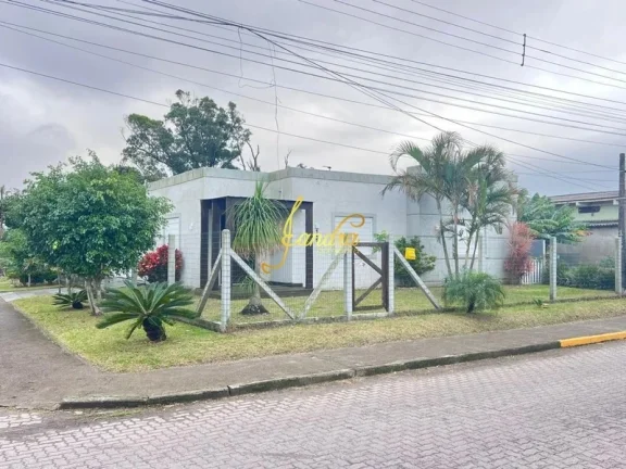 Imagem Casa de esquina, com dois dormitórios semi mobiliada