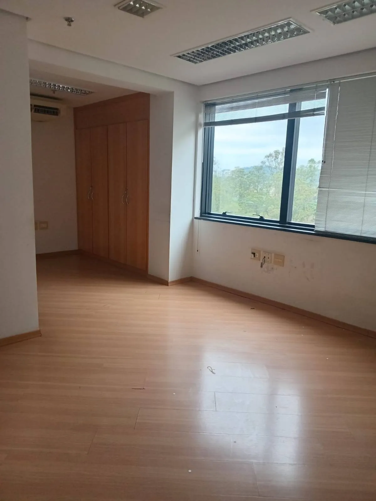 Foto do imóvel Sala Comercial de 140m² no Centro de Alphaville em ALPHAVILLE CENTRO INDUSTRIAL E EMPRESARIAL/ALPHAVILLE., BARUERI - SP