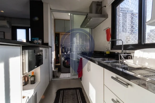 Imagem Apartamento à venda em Pinheiros, São Paulo-SP: 1 quarto, 1 suíte, 2 salas, 2 banheiros, 2 vagas de garagem, 80m². Confira!