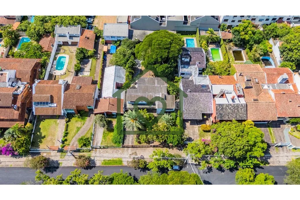 Imagem O terreno é amplo e espaçoso, com seus 1188m² sendo 22m x 54, proporciona versatilidade para uma ...